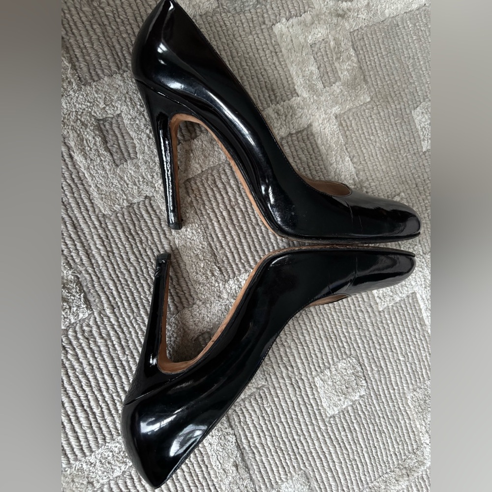 Oscar de la Renta Black Patent Leather Heels - Picture 3 of 6